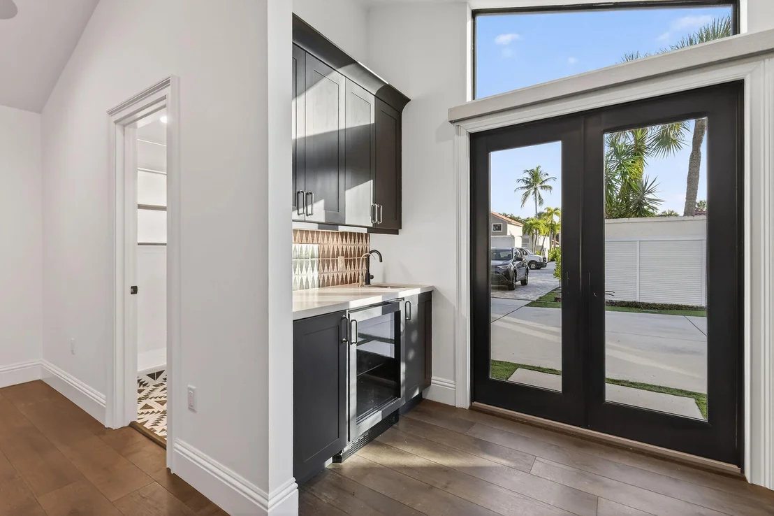 Photo of 105 W Tarpon Lane
