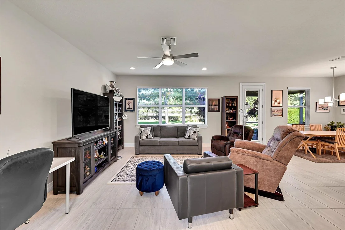 Photo of 964 Banyan Drive