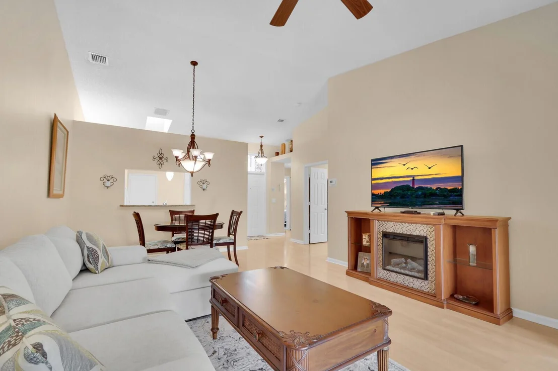 Photo of 135 Sausalito Drive