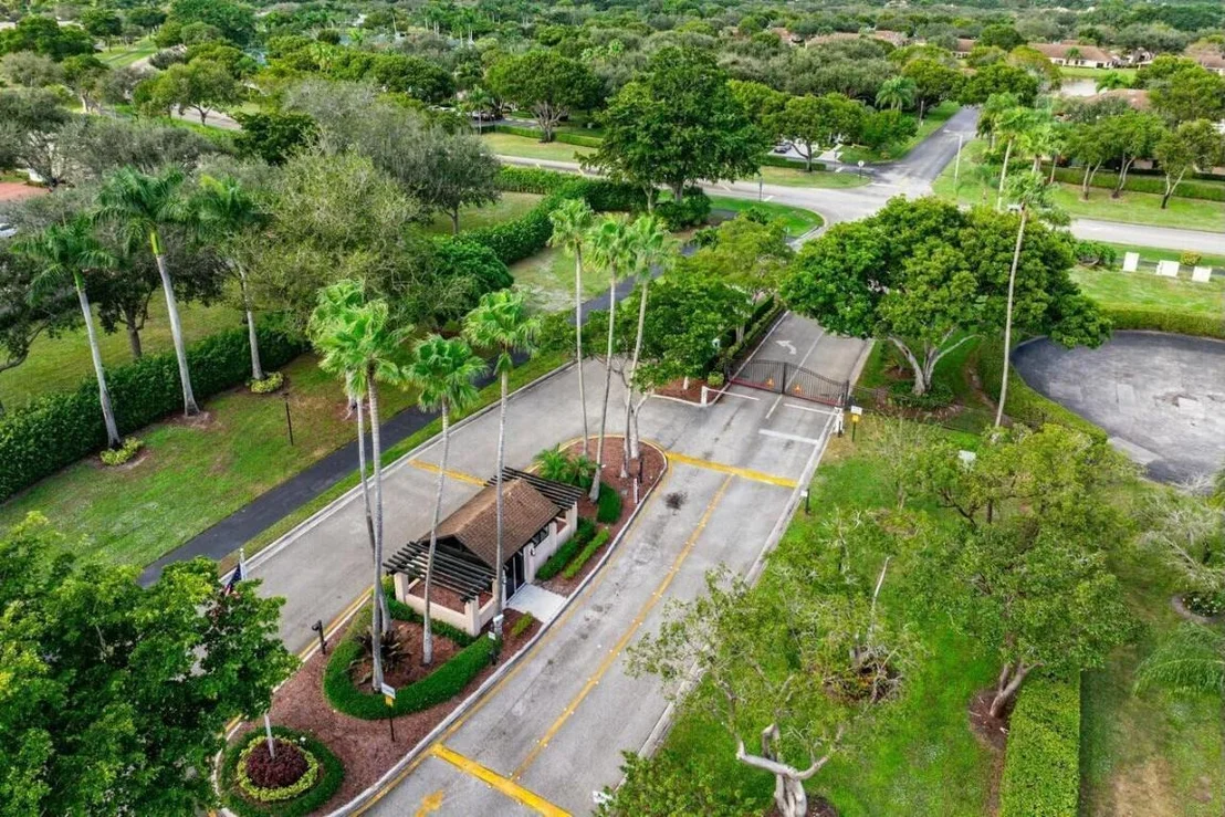 Photo of Unit D at 8077 Springtree Road