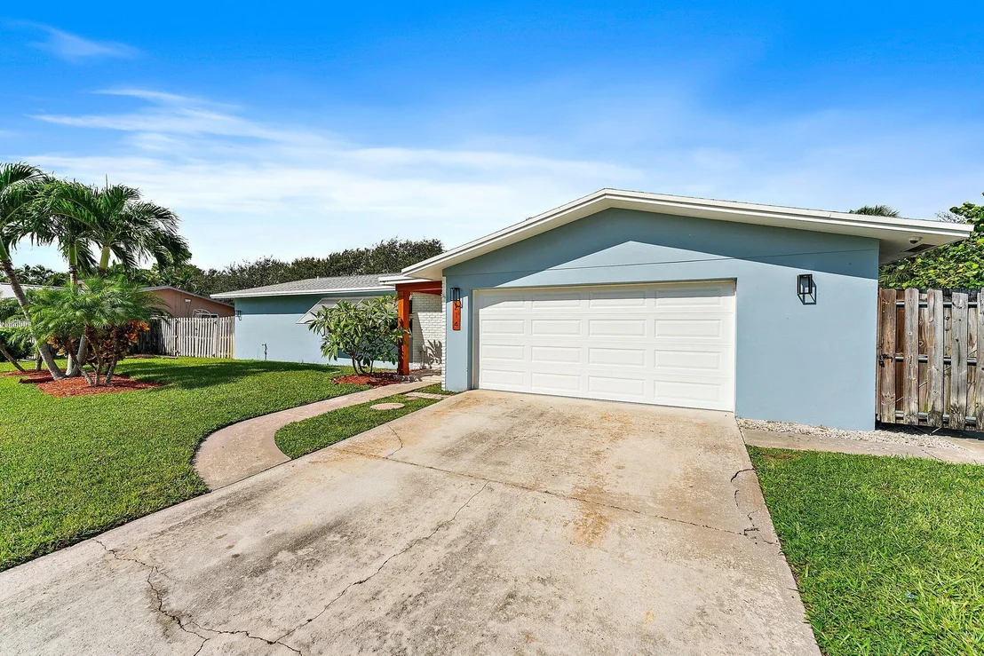 Photo of 214 Circle W