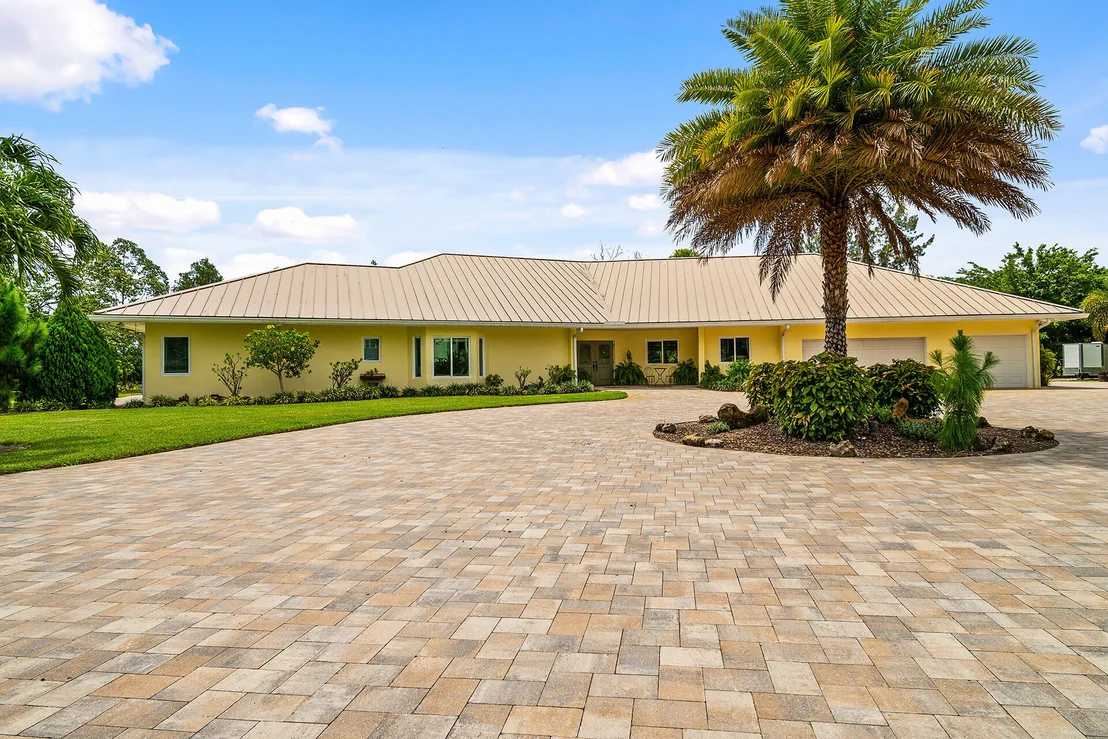 Photo of 6624 Dillman Road