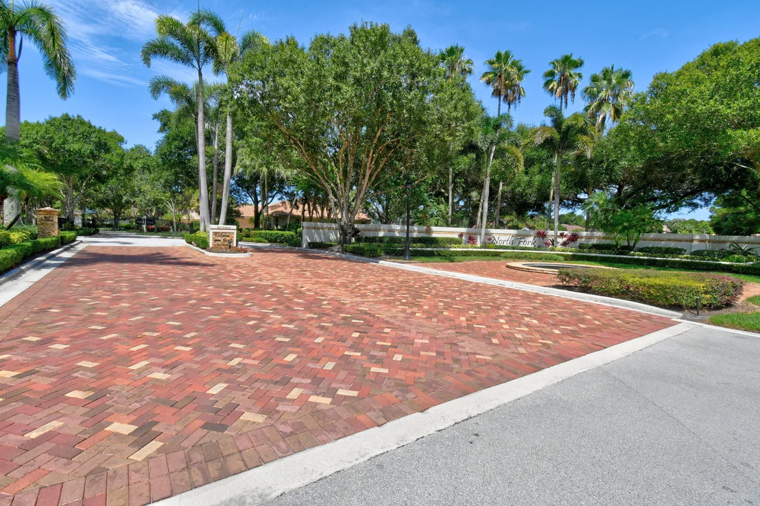Photo of 153 N River Drive E