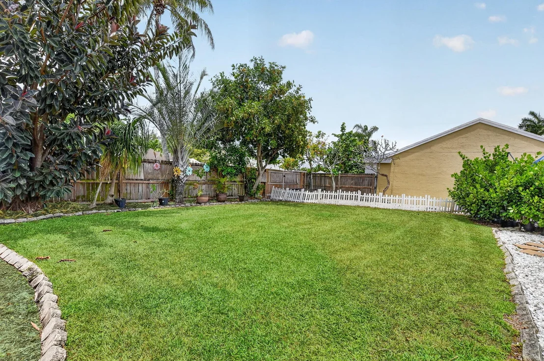 Photo of 9976 Robins Nest Road