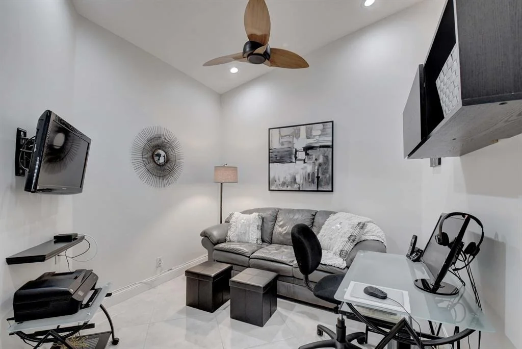 Photo of 6169 Heliconia Road