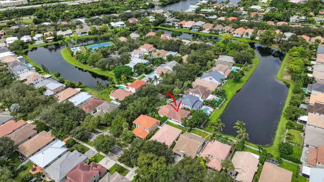 Photo of 523 Canoe Point