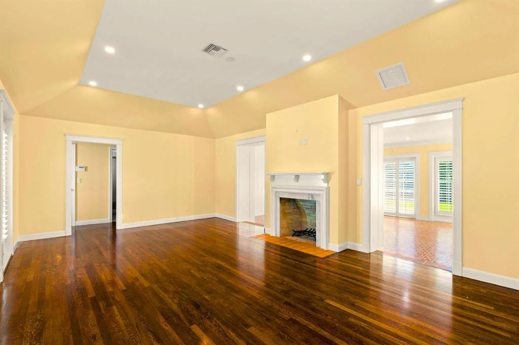 Photo of 322 Colonial Road