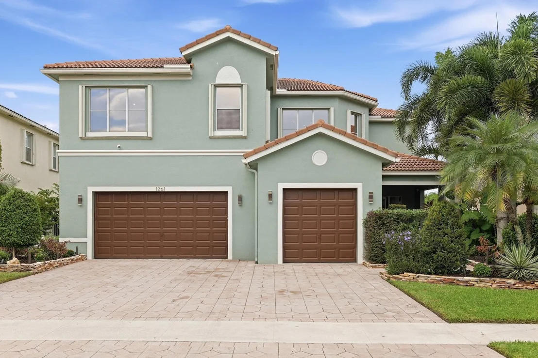 Photo of 1261 BEACON Circle