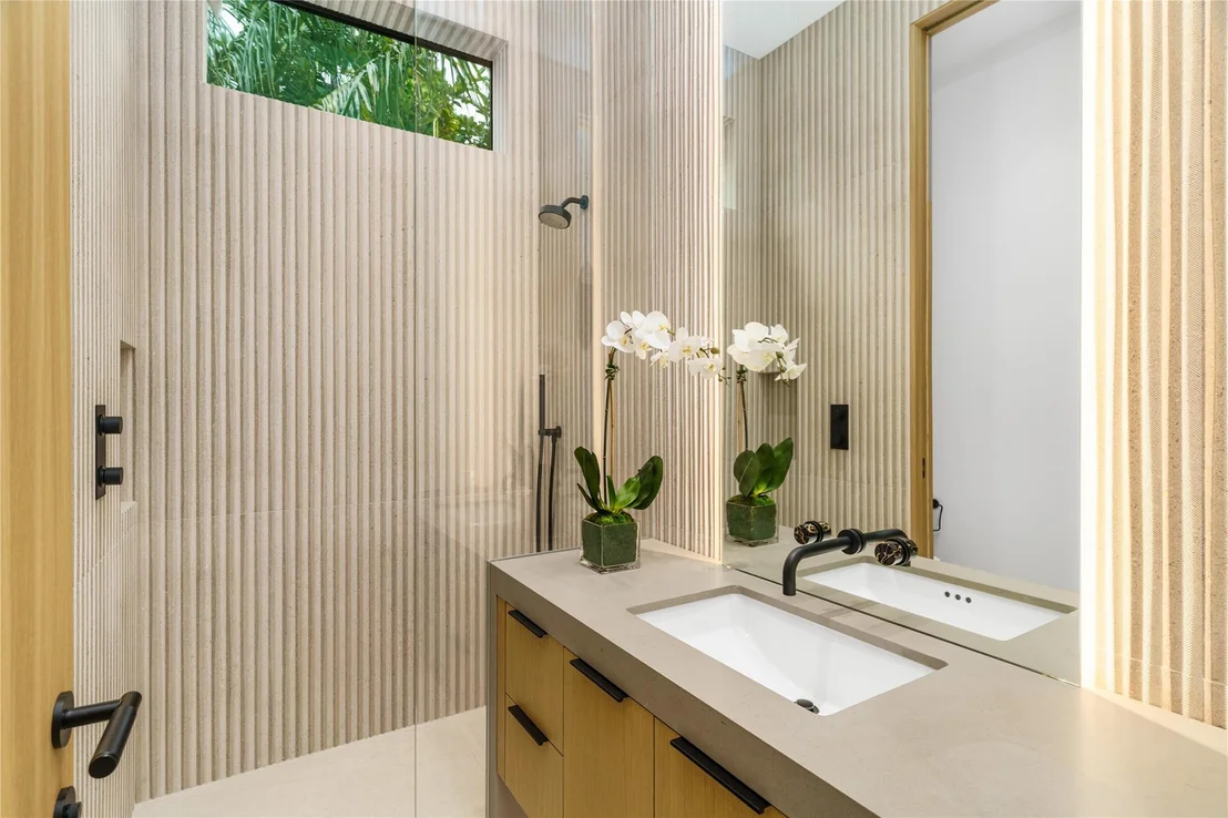 Photo of 6107 N Ocean Boulevard