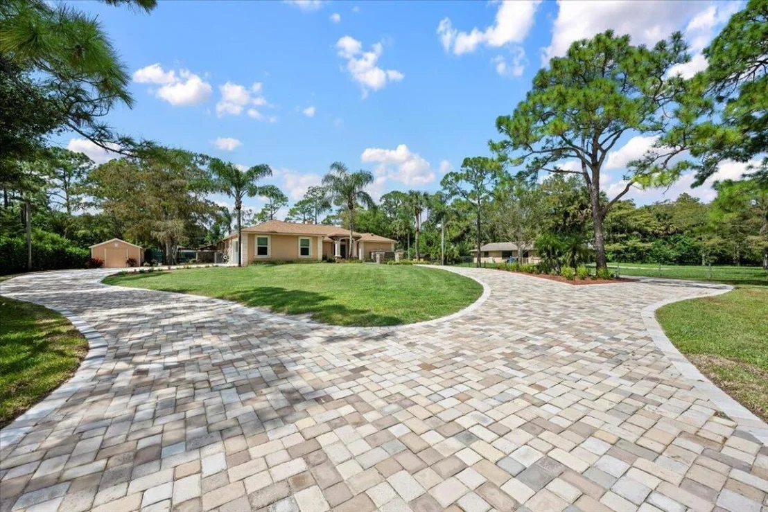 Photo of 17549 Bridle Lane