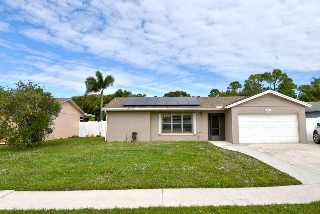 Photo of 609 Oak Terrace