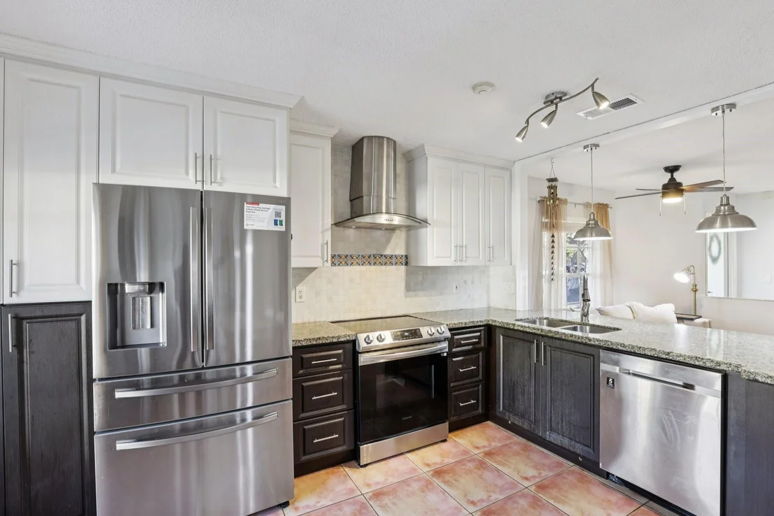 Photo of 972 Azure Lane