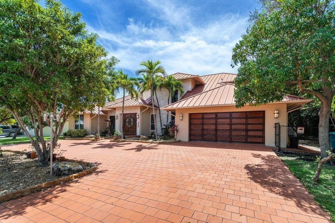 Photo of 648 Riviera Drive