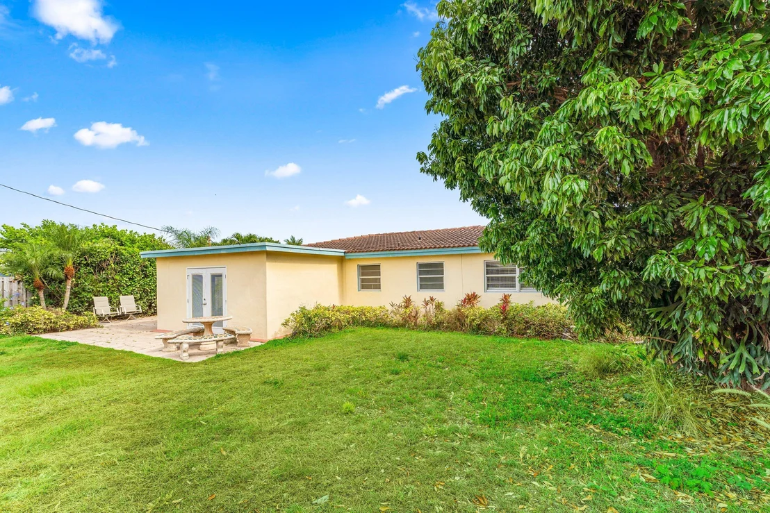 Photo of 360 NE 23rd Way