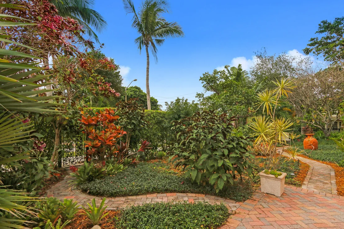 Photo of 243 Pershing Way