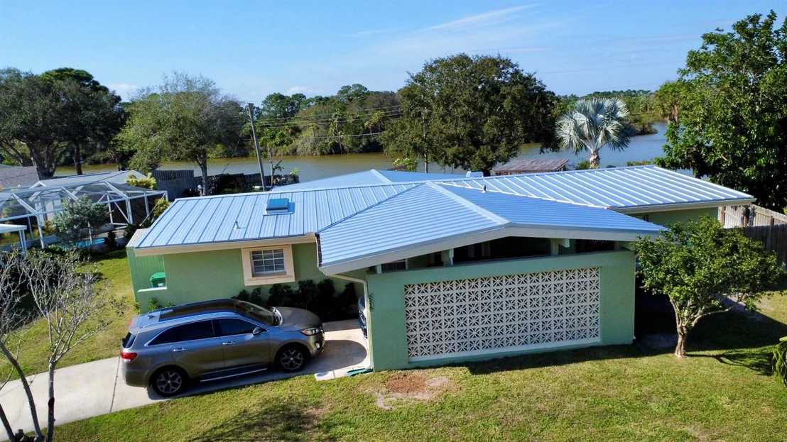 Photo of 886 Schumann Drive