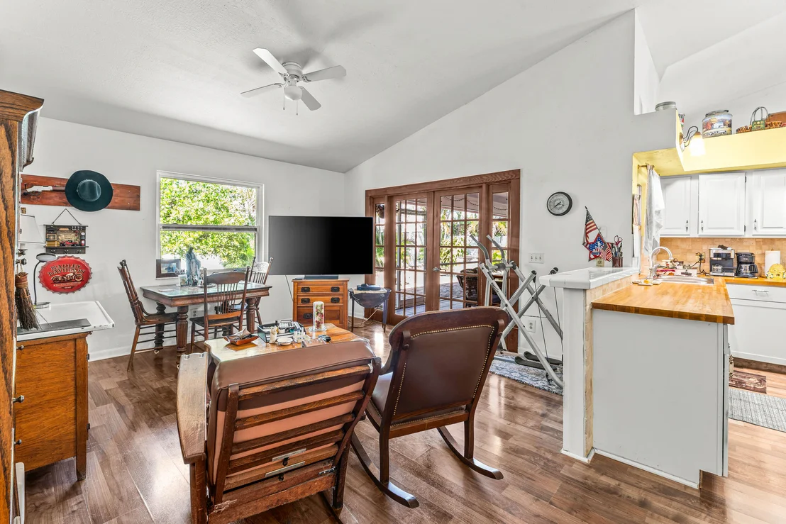 Photo of 4153 Russell Street
