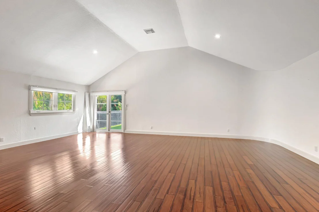 Photo of 930 N Parkside Cir Circle N