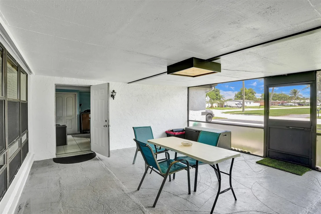 Photo of 1709 E River Drive