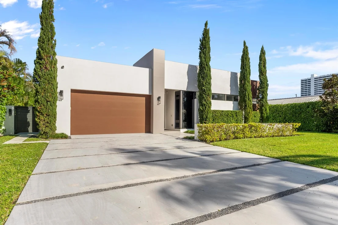 Photo of 811 Granada Drive