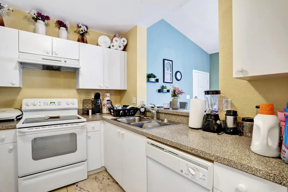 Photo of Unit 301 at 2901 Riverside Drive
