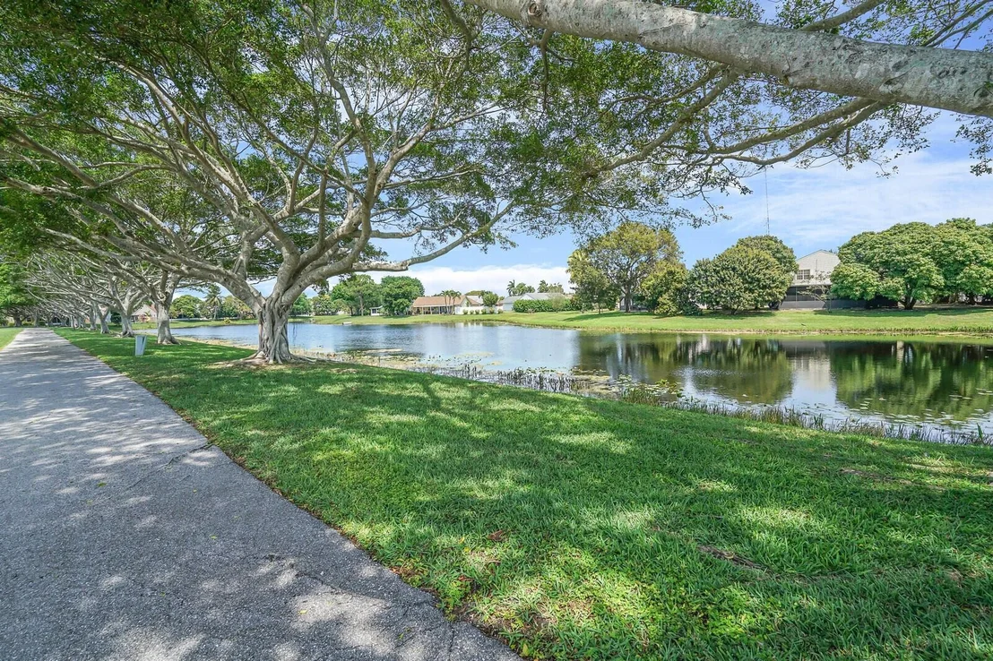 Photo of 1836 Edgewater Drive