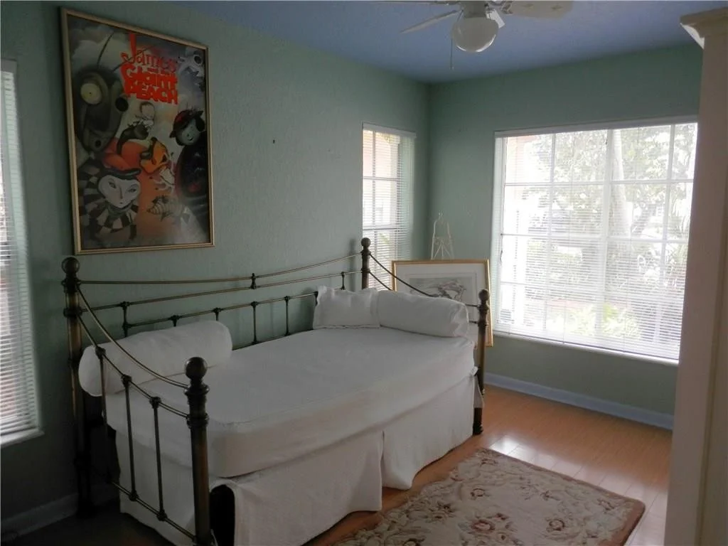 Photo of 1097 Longview
