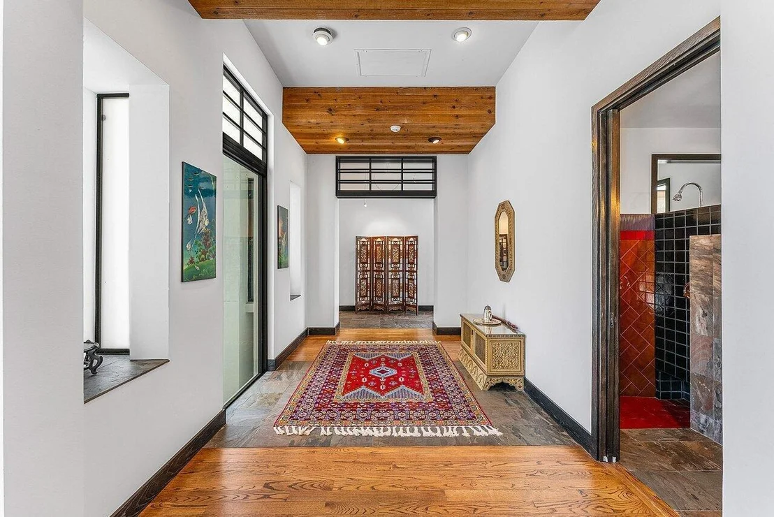 Photo of 8549 SURREY Lane