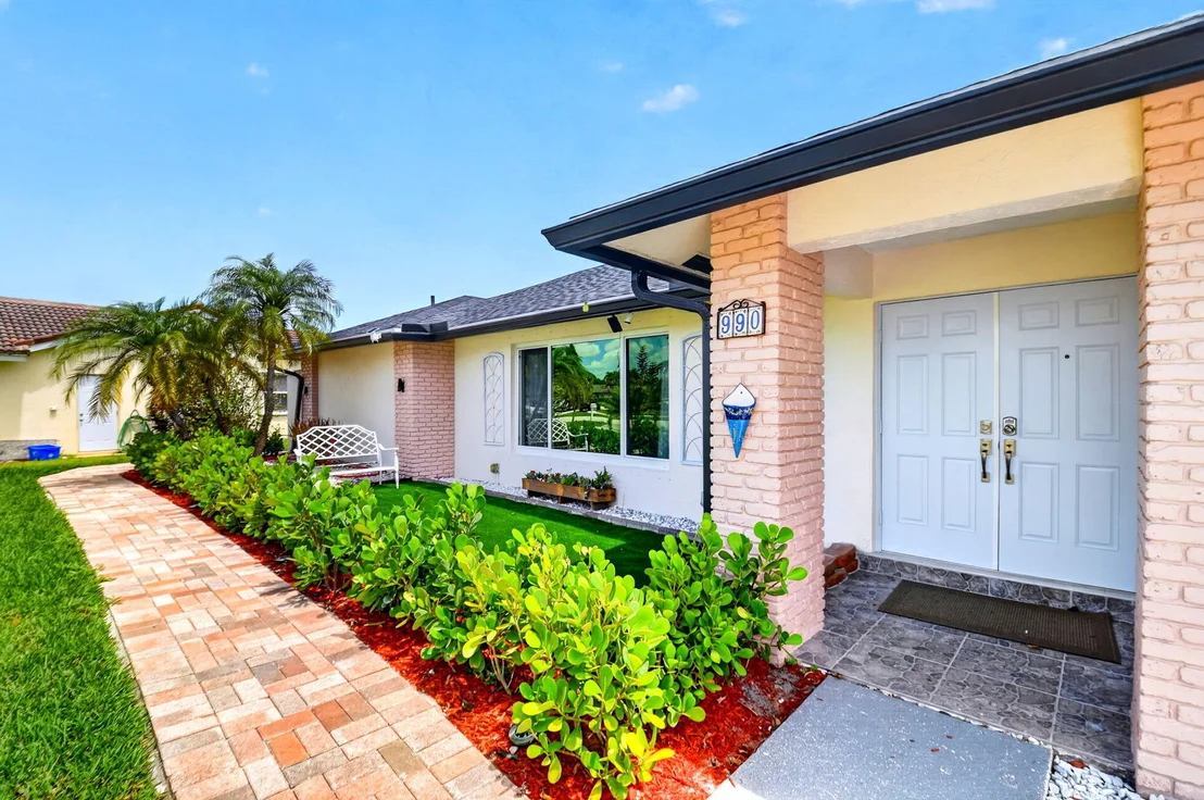 Photo of 990 Hickory Trail