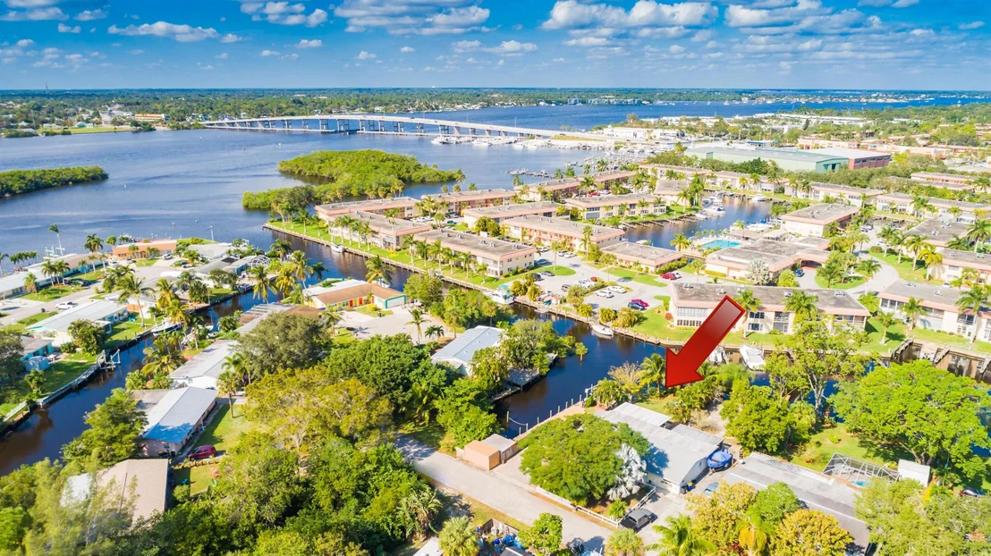 Photo of 2475 SW Hideaway Lane