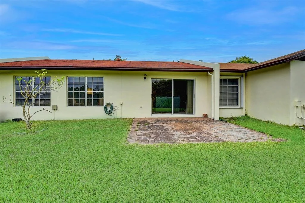 Photo of 15868 Laurel Oak Circle