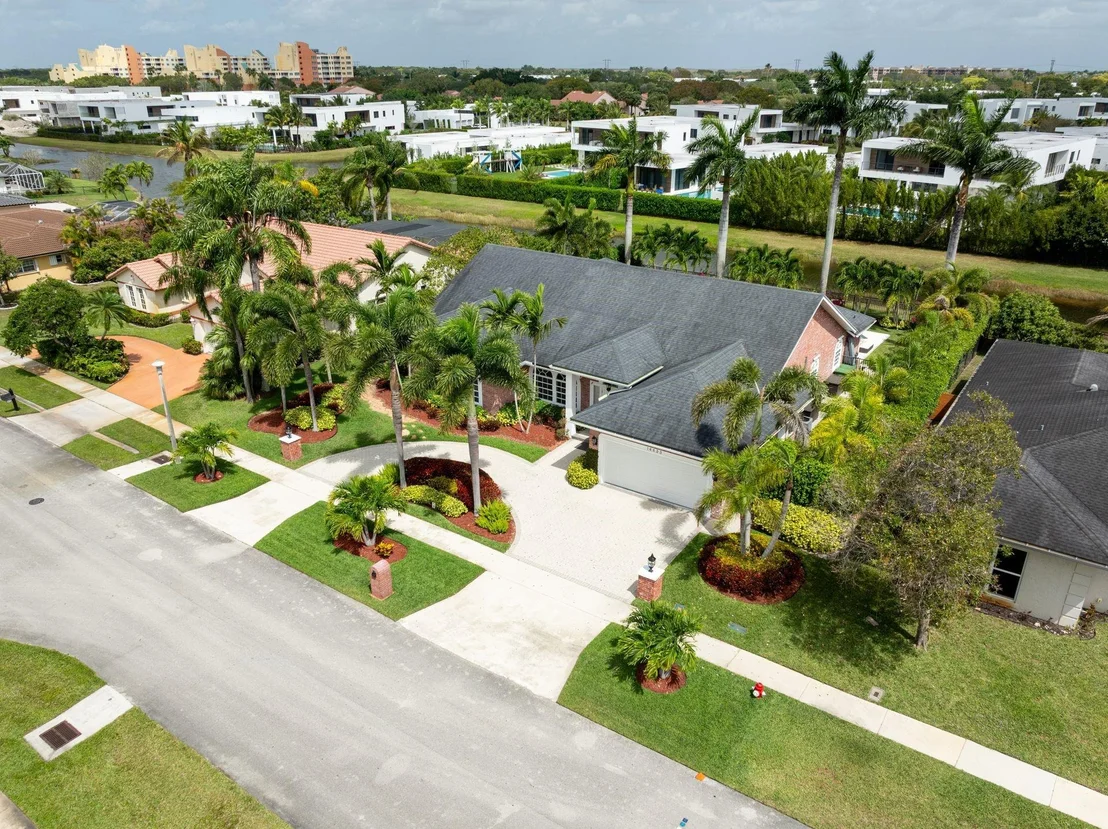 Photo of 16633 Golfview Drive