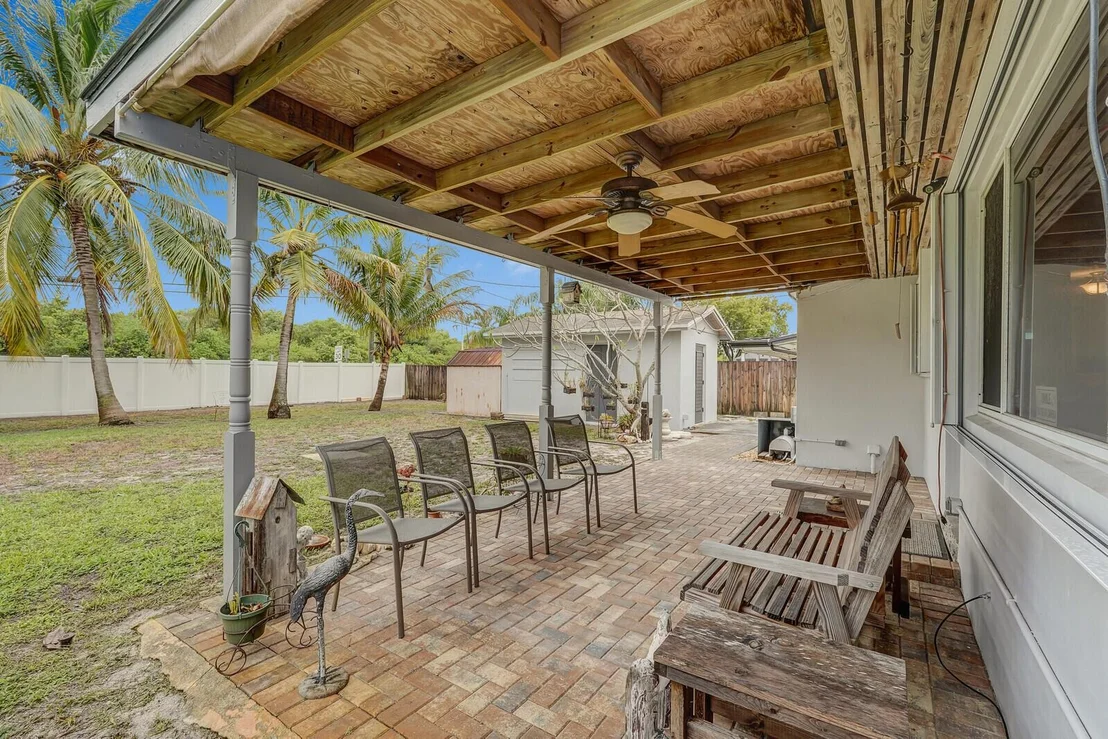 Photo of 640 NE 23 Court