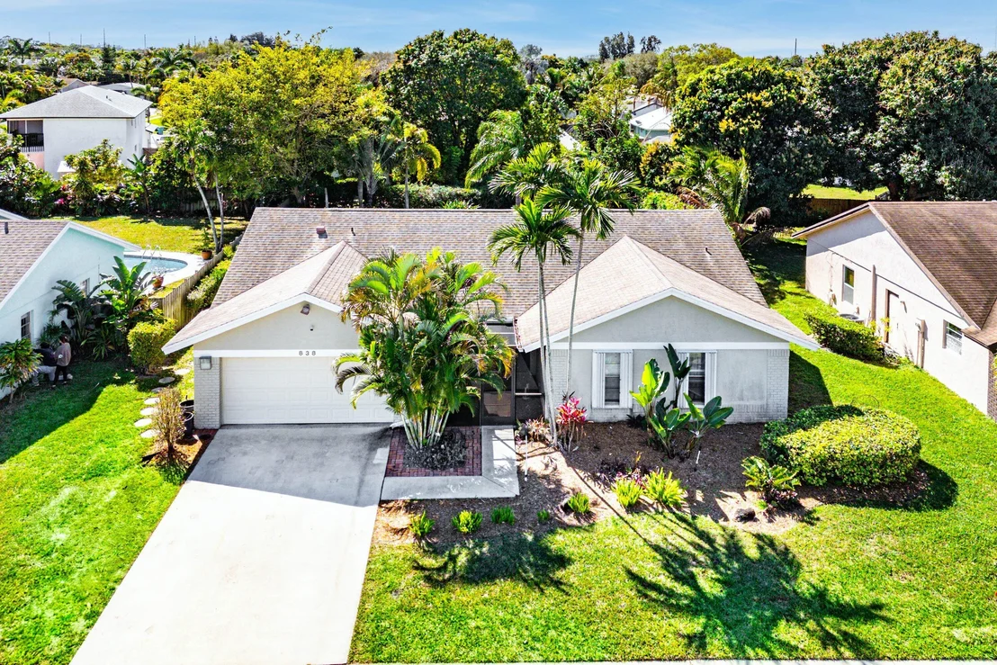 Photo of 838 NW 9th Way