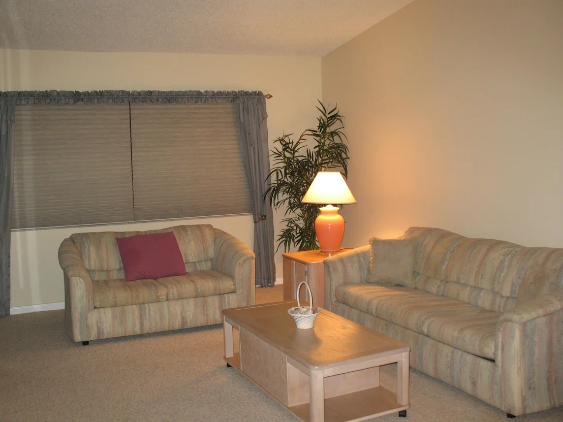 Photo of Unit B at 4 Ridgepointe Drive