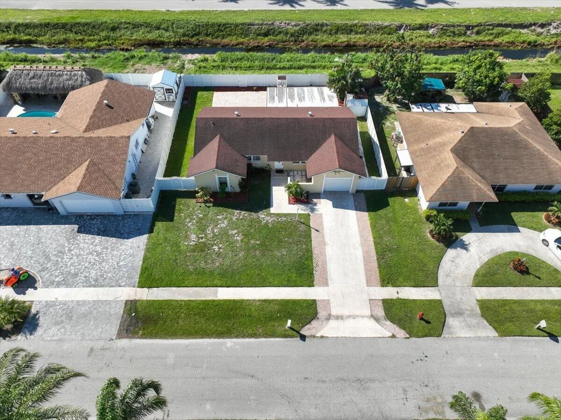 Photo of 4388 Mediterranean Road