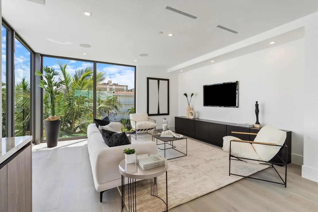 Photo of 1068 Del Harbour Drive