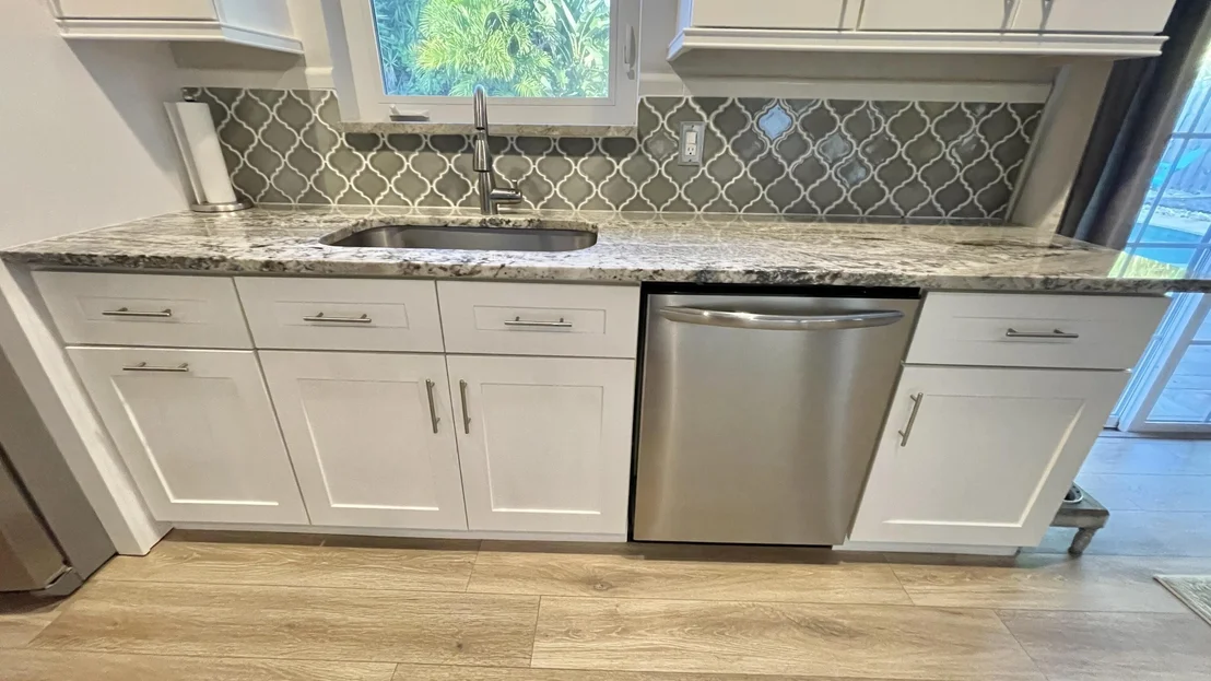 Photo of 103 E Riverside Drive