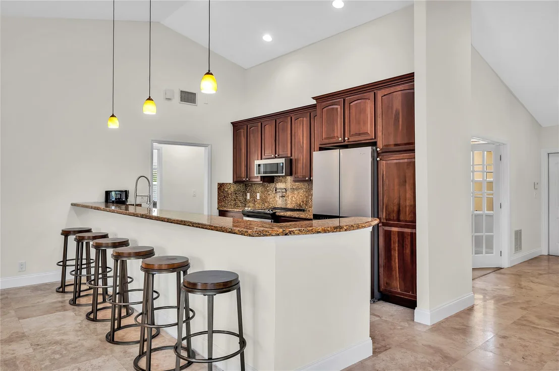 Photo of 1615 Lakeshore Circle