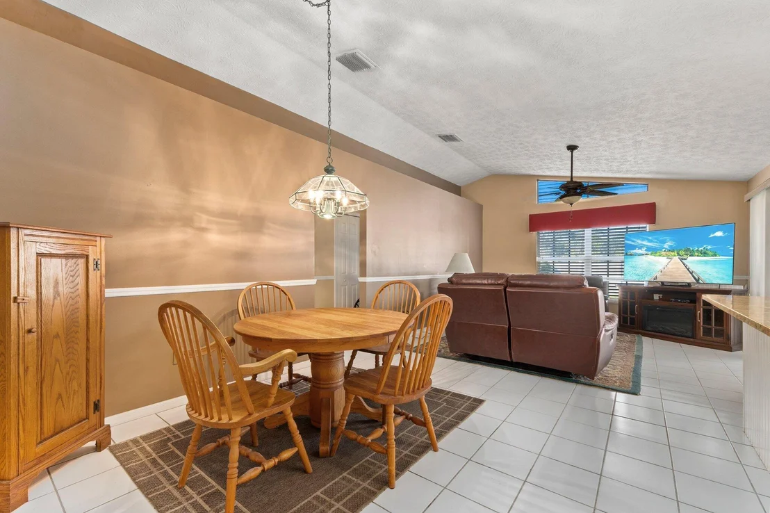 Photo of 6875 Bronte Circle