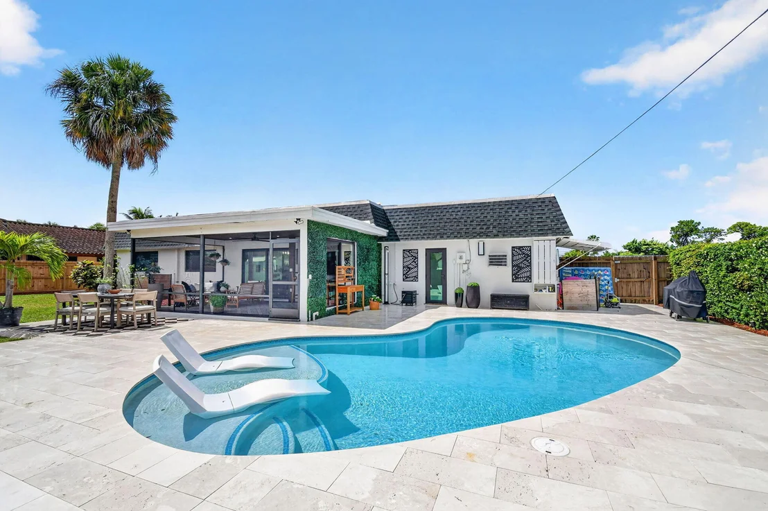 Photo of 110 W Coconut Drive