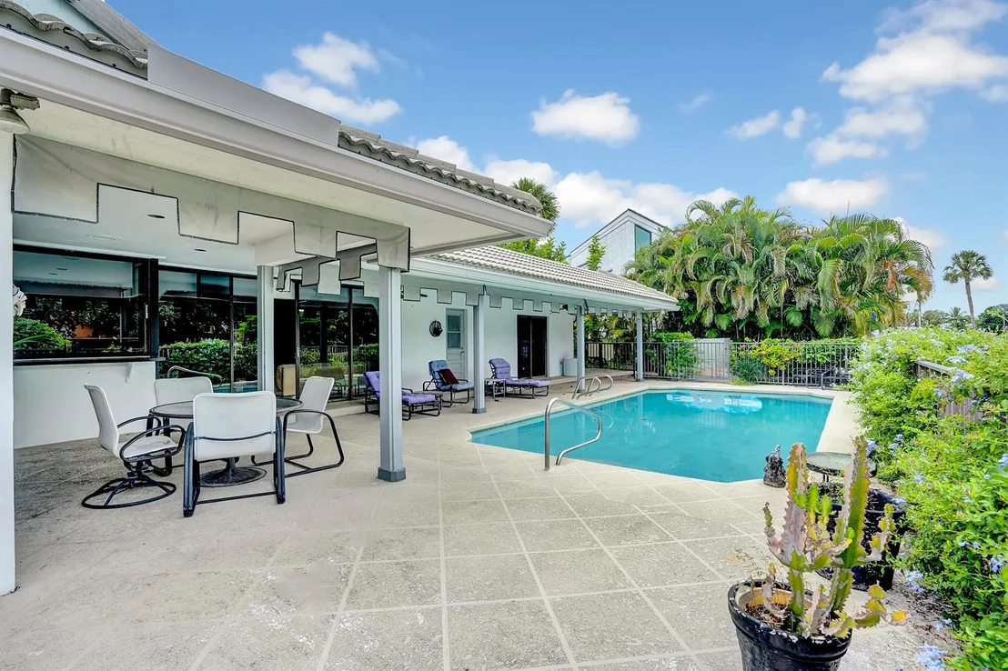 Photo of 3899 Live Oak Boulevard