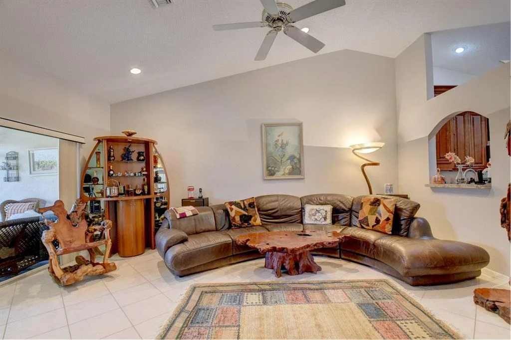Photo of 6125 Heliconia Road