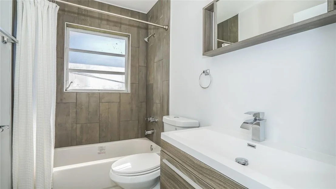 Photo of 330 SE 5th Terrace