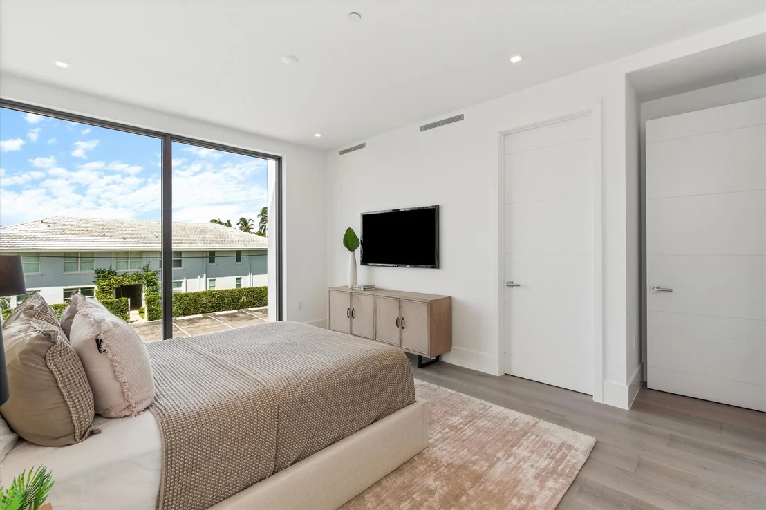 Photo of 1068 Del Harbour Drive