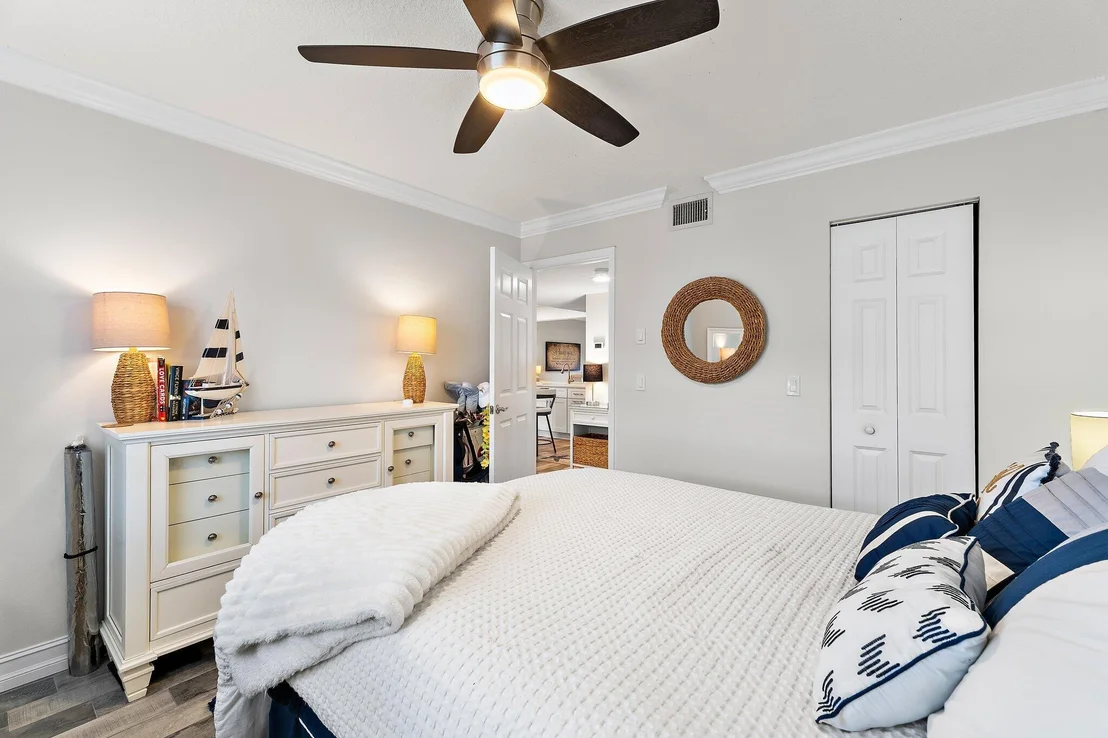 Photo of Unit B at 1201 Pinecrest Circle