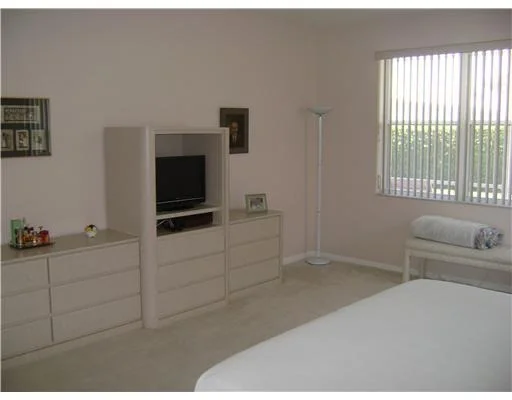 Photo of 6834 Treves