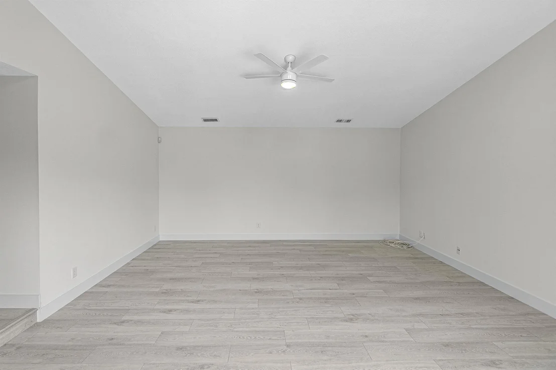 Photo of 1004 Manor Drive