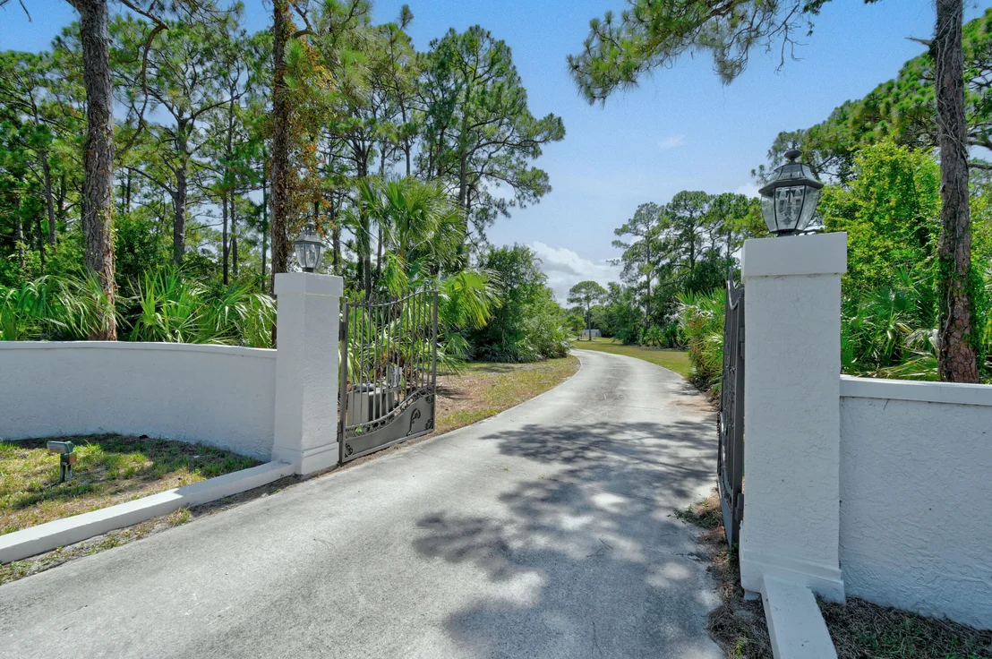 Photo of 425 N FFA Road