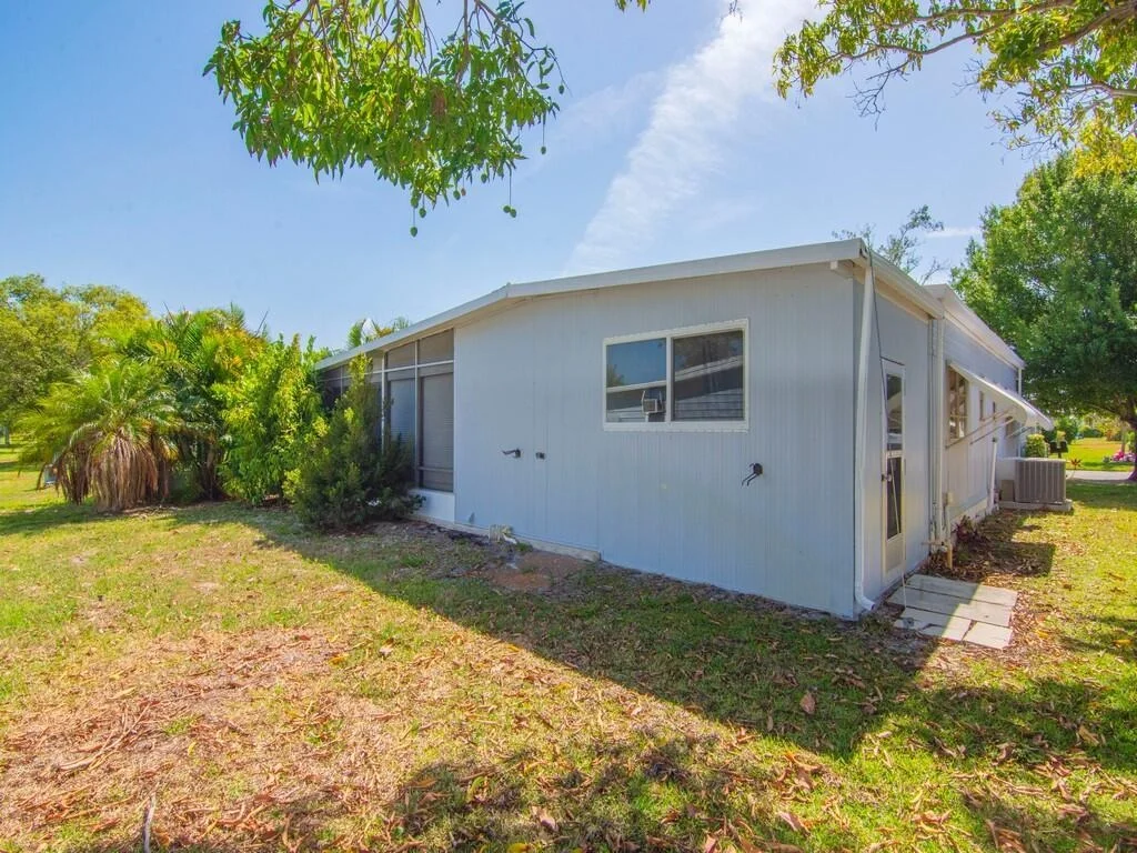 Photo of 300 NE Opal Drive